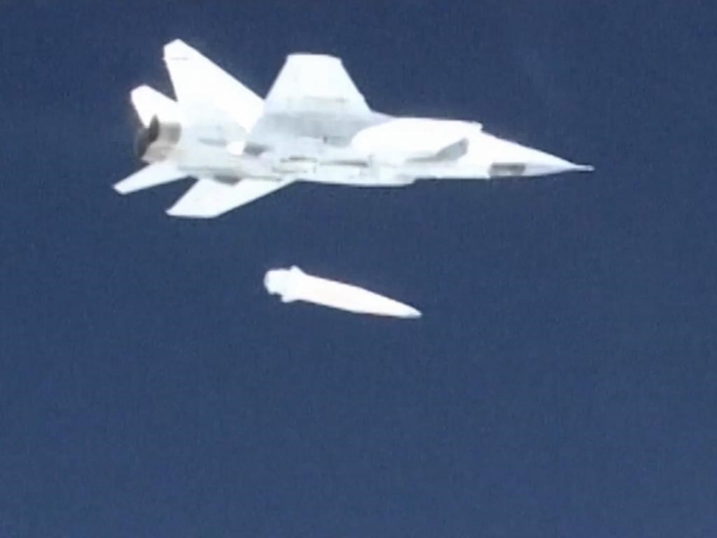 MIG 31 releases Kinzhal