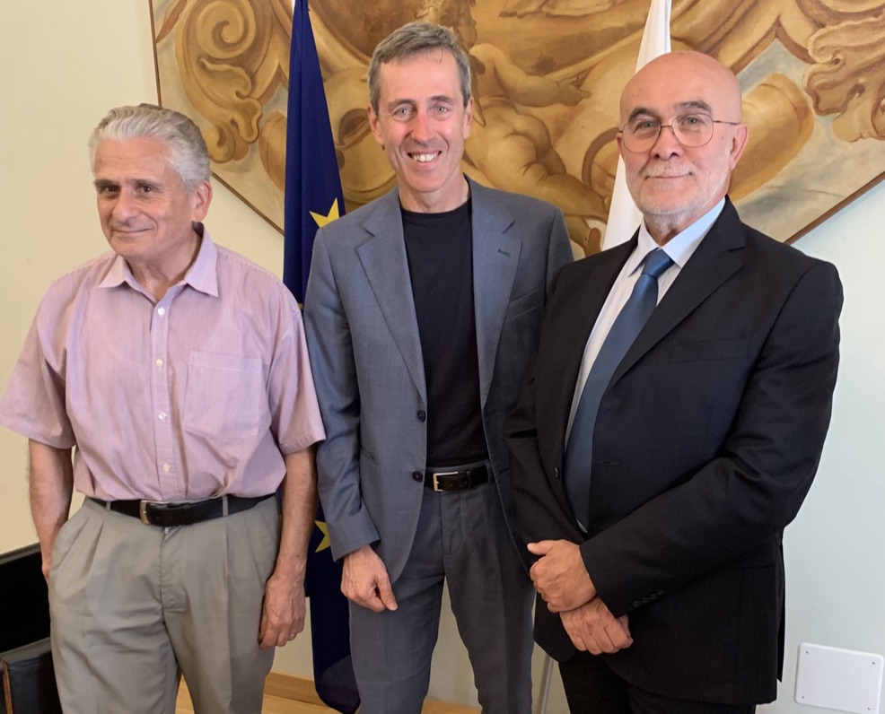 TRoberto Pinotti e l'autore
